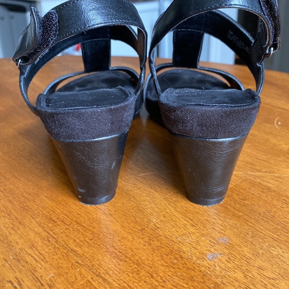 Aerosoles Black Wedge Sandals Size 7 1/2. Velcro strap closure. Soft insole. - Picture 4 of 8
